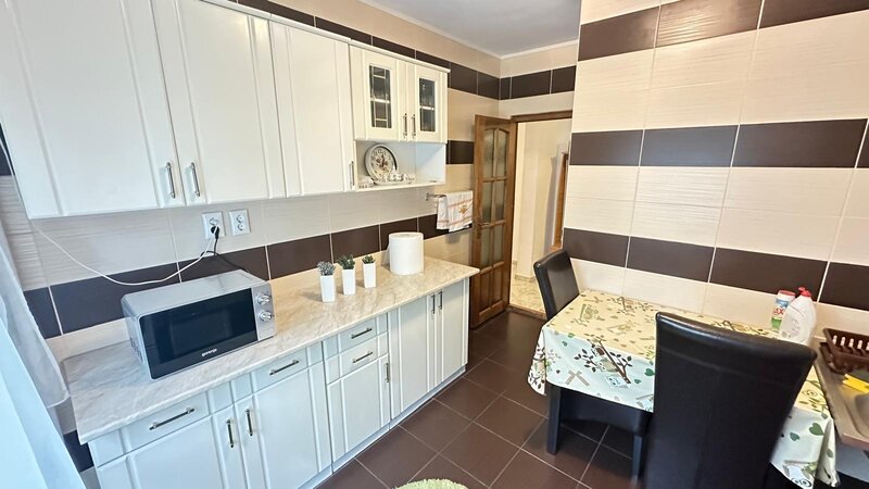 Militari, Gorjului, Moinesti